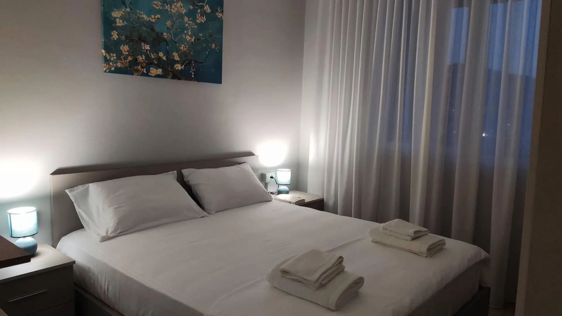 Golden View Tirana Apartment 0*,