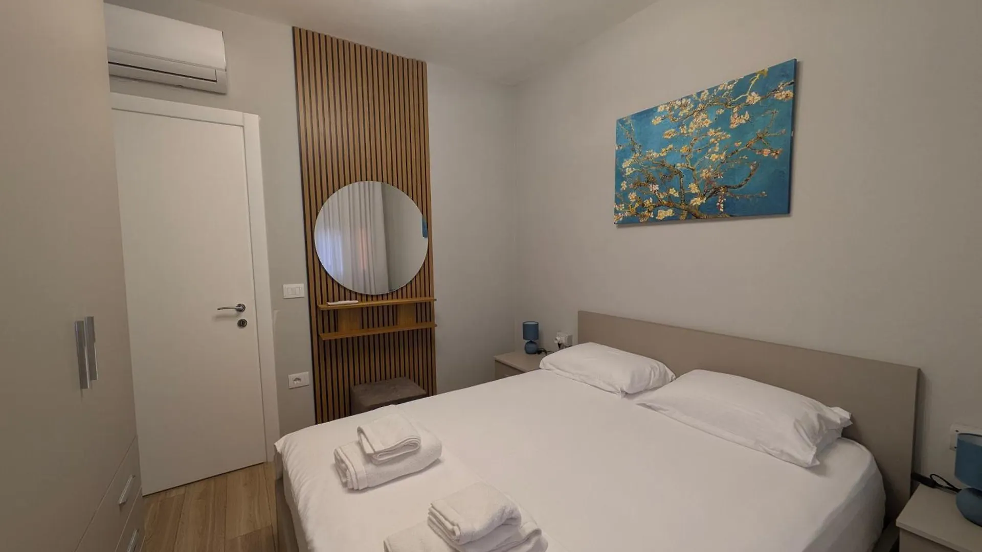 Golden View Tirana Apartment 0*,